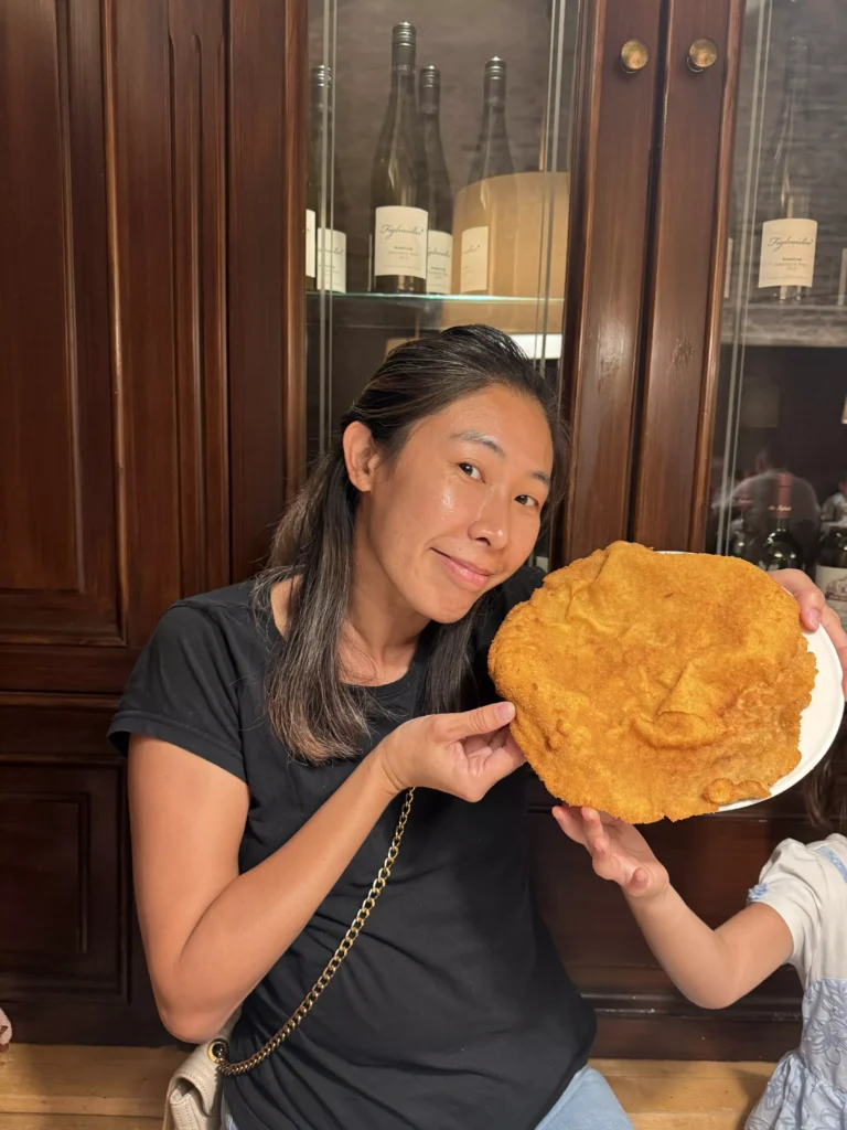 夏日快閃|維也納親子旅遊 比臉還大的豬排